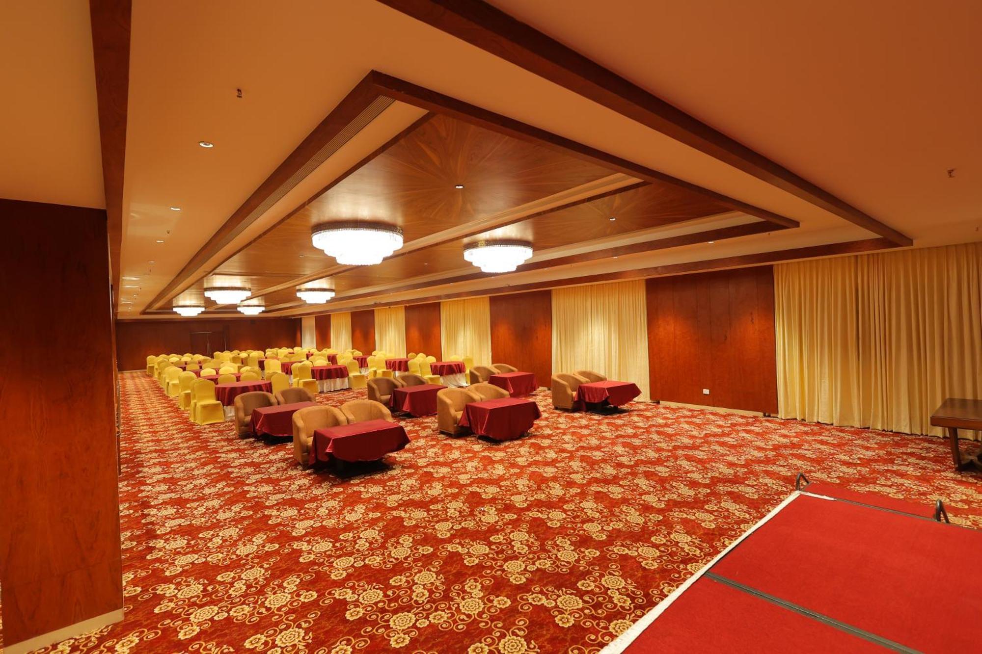 Icon Grand Hotel By Bhagini Bangalore Exterior photo